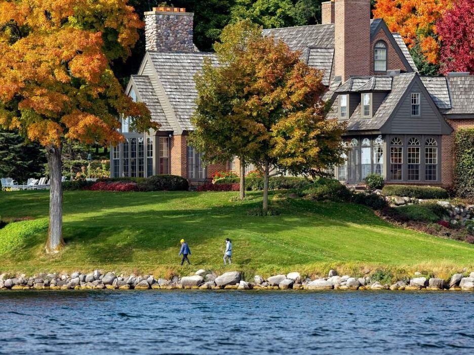 Picture of Lake Geneva Shore Path