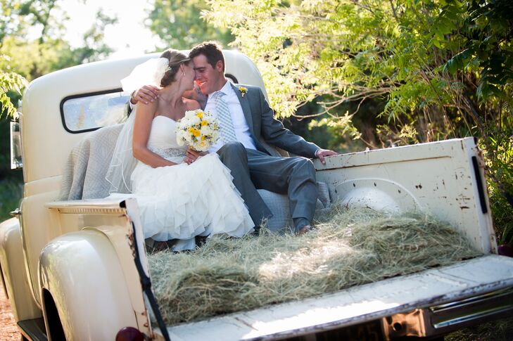 Sarah Bryan and Bruce Hallett wanted a totally Texas wedding, and Old Glory Ranch in Wimberley, Texas, was the perfect place to make it happen. The qu
