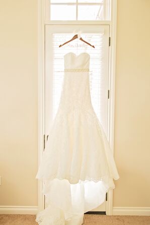 Pronovias White Lace Strapless Wedding Dress