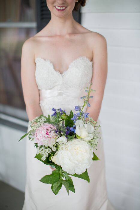 Large white and pink peonies added a romantic touch to the bridal bouquet.