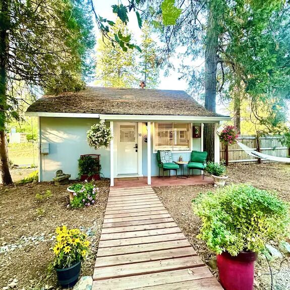 Picture of The Pines Inn and Cottages