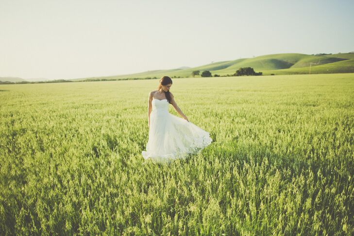 The bride’s A-line gown looked romantic, modern and vintage simultaneously, making it a complementary addition to the wedding style.