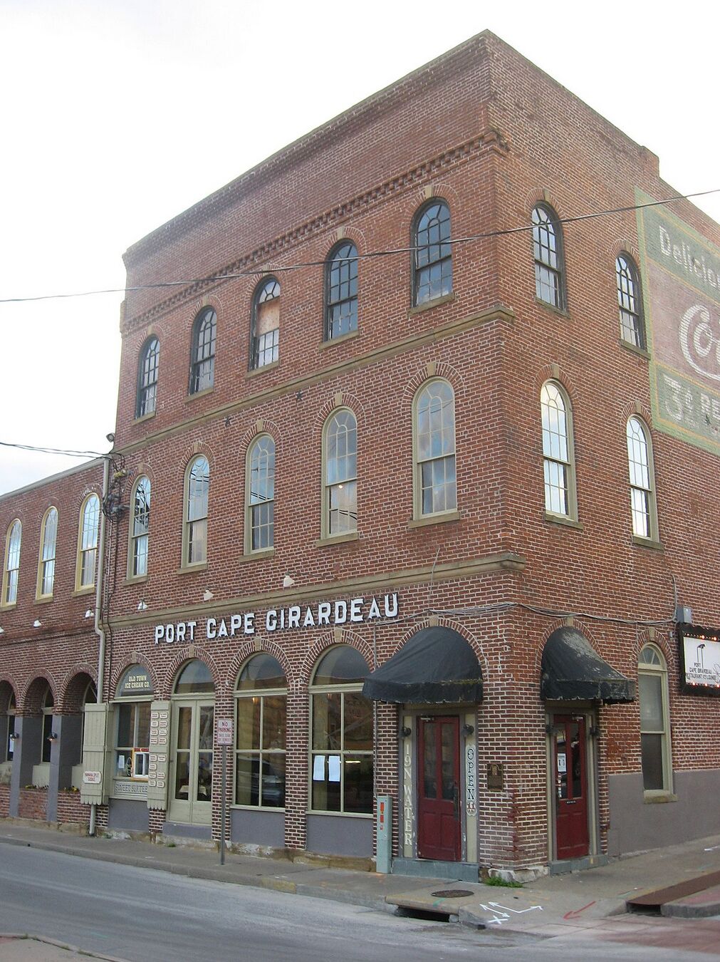 Picture of Port Cape Girardeau Restaurant and Lounge