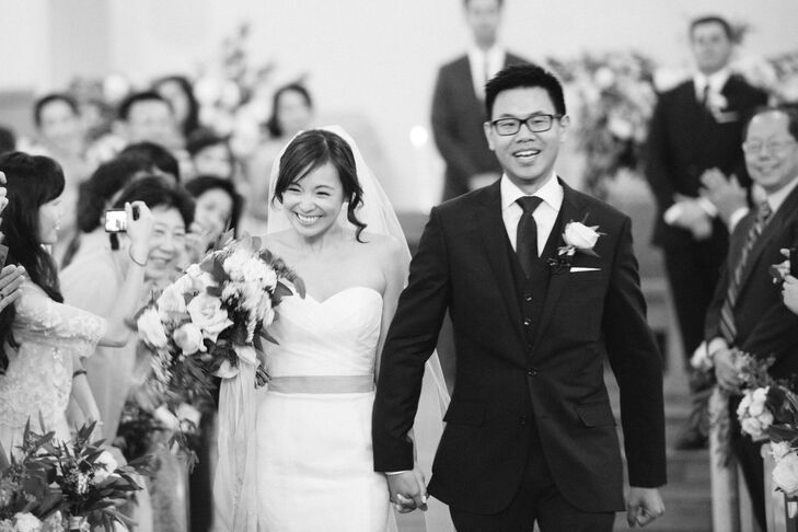 After their vows, Jauchy and Jeff made their way back up the aisle to live organ music.