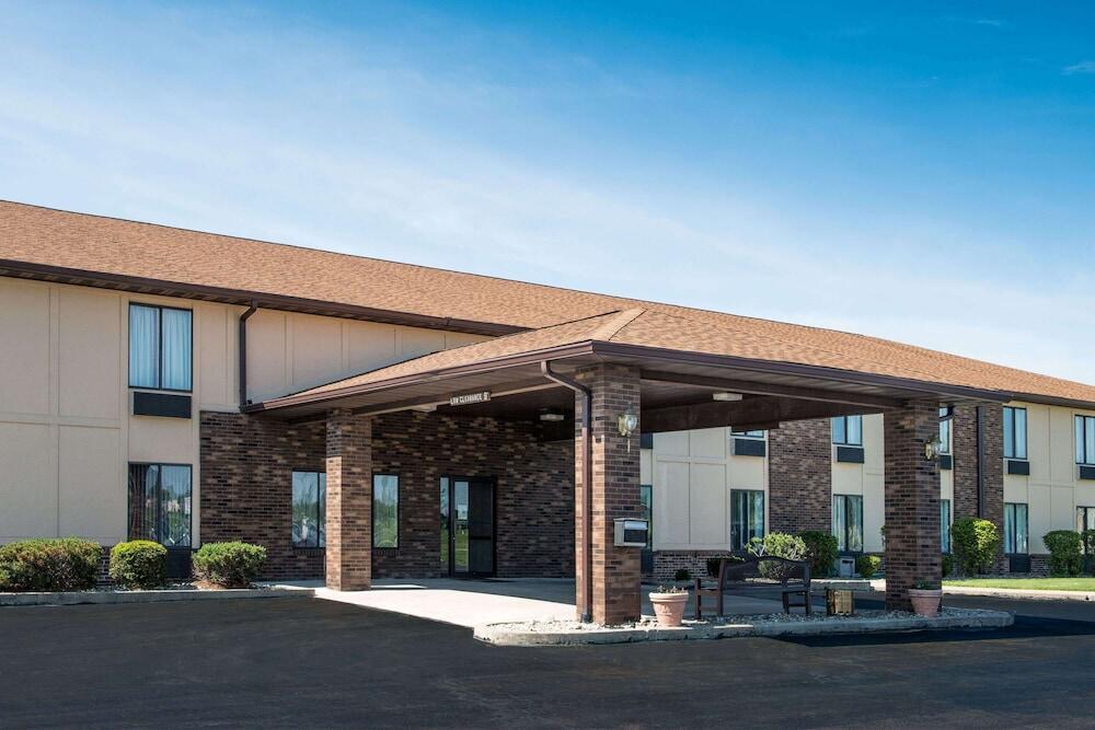 Picture of Days Inn by Wyndham Pontoon Beach