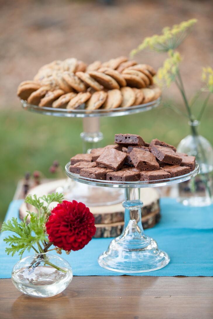 After dinner guests were offered cookies and brownies, served on cake stands.