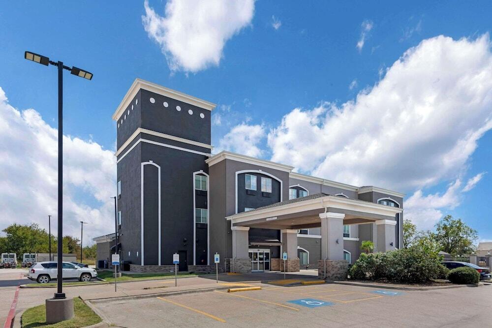 Picture of Quality Inn & Suites Groesbeck North