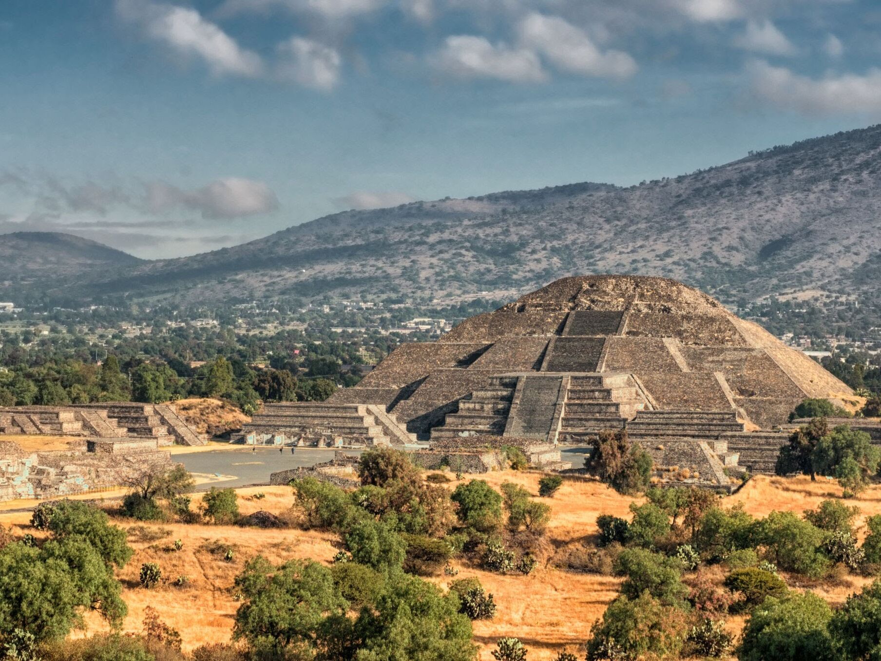 Picture of Teotihuacan Pyramids (Botanical Gardens)
