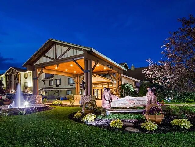 Picture of White Pines Inn & Suites of Holland