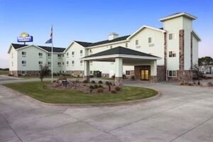 Picture of Days Inn & Suites 