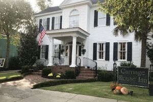 Picture of Carriage House Inn