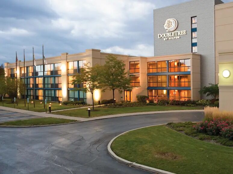 Picture of DoubleTree by Hilton Hotel Chicago - Arlington Heights