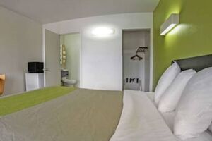 Picture of Motel 6 Visalia CA